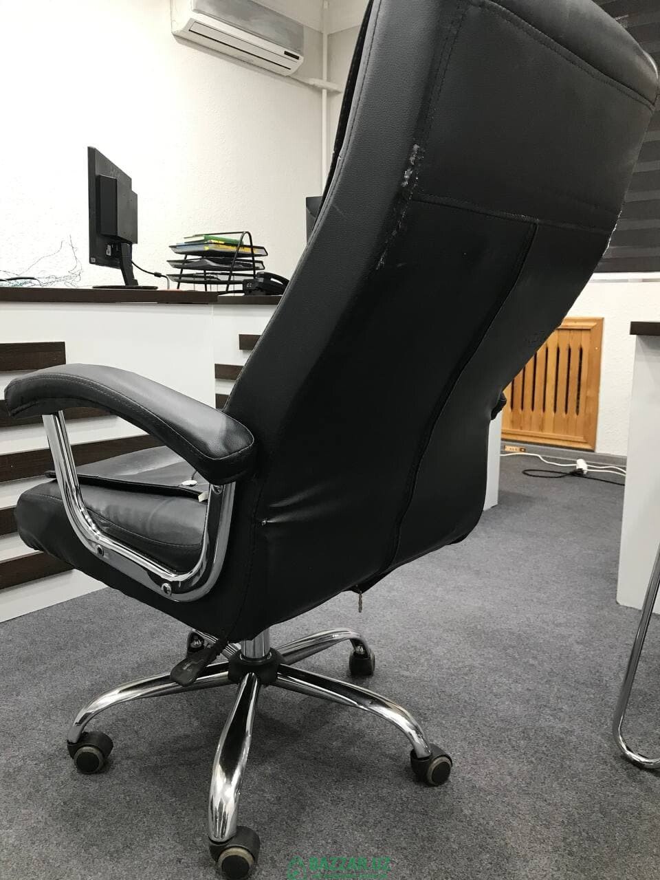Офисный кресло