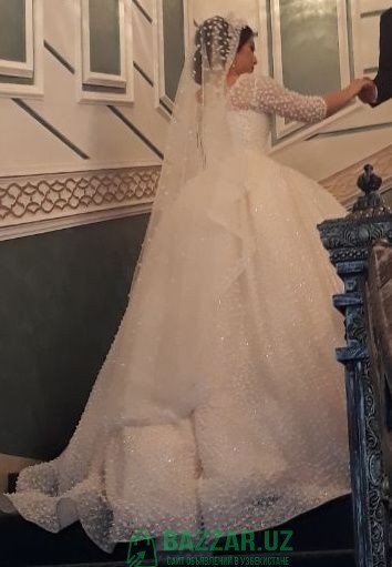 Шикарное свадебное платье с жемчугами