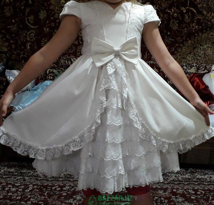 Белое нарядное платье