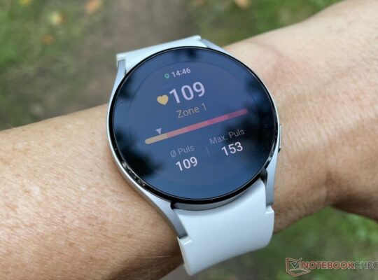 Samsung watch 4 soatlari xar xil rangda va ôlchamd